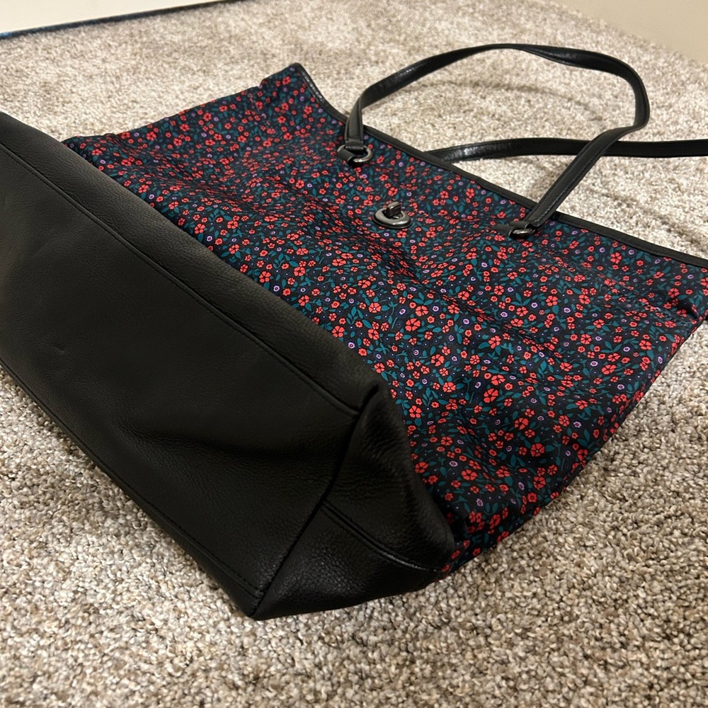 *Like New* COACH floral tote - Picture 8 of 11